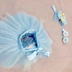 Newborn/Infant photo outfit. Tutu, booties, and Headband set.